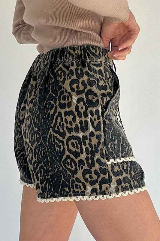 Leopard Contrast Scallop Lace Trim Denim Shorts